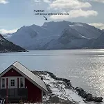 I Rorbu Pa - Yttersia Senja *