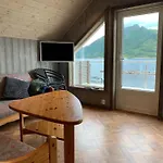 Appartement I Rorbu Pa - Yttersia Senja Kallfarnes